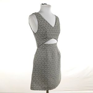 Black and White Tummy Cutout Sleeveless Dress Small